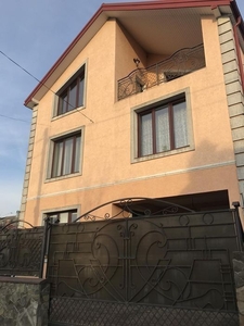 Продаж будинку у Львові 230 м кв + земля 1.5 соток