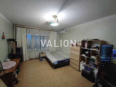 В продаже однокомнтная квартира с ремонтом (жилое состояние) площадь Святошинская, 1.