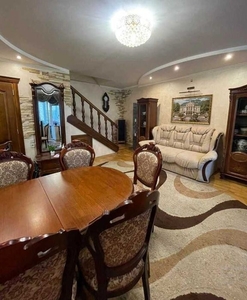 Продам 2-х этажную квартиру с ремонтом по адресу пр. Поля/Титова/Центр