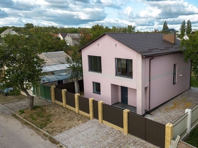 Новий будинок котедж з ремонтом Лукʼяненка ринок Нива Бобровицька