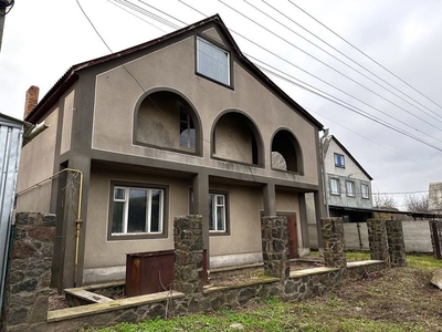 Двоповерховий будинок під ремонт, село Костянтинівка (3 км від Сміли)