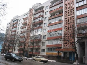 Трехкомнатная квартира ул. Почайнинская 35 в Киеве R-52120