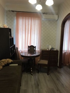 Продам квартиру 3 ком. квартира 93 кв.м, Одесса, Приморский р-н, Конная