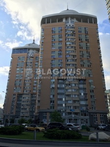 Трехкомнатная квартира долгосрочно ул. Окипной Раиcы 10б в Киеве R-57543