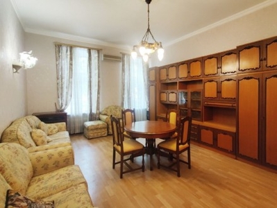 Большая квартира в центре Одессы.