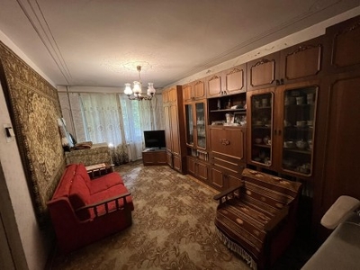 Продаж 4-кімнатної квартири по вул. Наукова (Науковій)