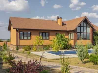 Продам современный одноэтажный дом с бассейном в поселке Элитное