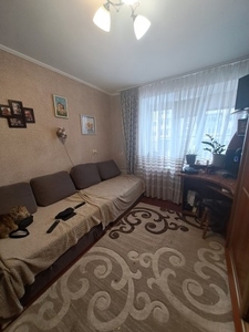 Продаж кімнати в сімейному гуртожитку по вулиці Л. Гузара, м.Тернопіль