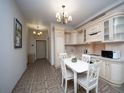 Арендовать двухкомнатною квартиру в Киеве общей площадью 62 м2 на 21 этаже по адресу