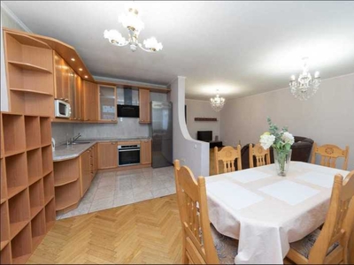 Арендовать трехкомнатную квартиру в Киеве общей площадью 115 м2 на 12 этаже по адресу