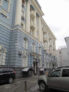 Трехкомнатная квартира долгосрочно ул. Хмельницкого Богдана 9б в Киеве G-676945 | Благовест