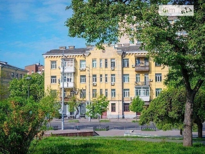 Продаж 3к квартири 72 кв. м на вул. Велика Васильківська 126