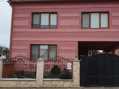Продаж будинку неподалік від міста Берегова і термальних басейнів