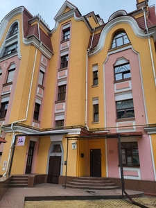 Продажа 5-комнатной квартиры 178 м², Воздвиженская ул., 18
