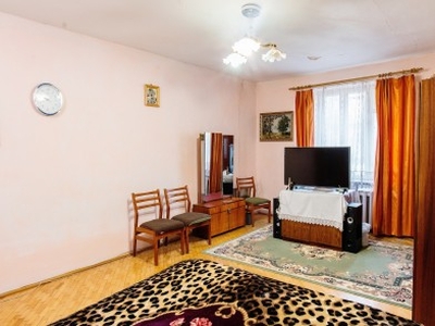 2-кімнатна квартира (власний вхід, +напівцоколь 49кв.м) вул. Шевченка