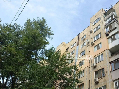 У продажу трикімнатну квартиру в нормальному житловому стані на Таїрова