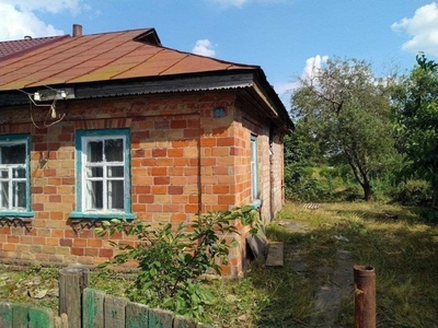 Продається пів будинку в селі Руська Поляна.