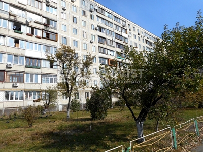 Трехкомнатная квартира долгосрочно ул. Героев полка «Азов» (Малиновского Маршала) 13 в Киеве R-57706