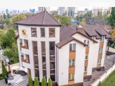 Продаж 4 поверхового будинку з ділянкою на 6 соток, 930 кв. м, 10 кімнат, на вул. Польова