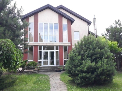 Продам современный дом в Новоалександровке с бассейном