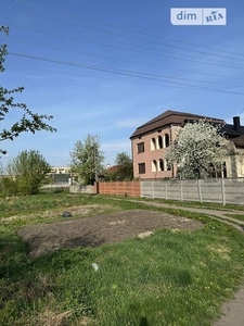 Продаж 2 поверхового будинку з гаражем і ділянкою на 6 соток, 300 кв. м, 6 кімнат, на вул. Володимира Великого