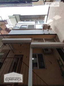 Продаж 4 поверхового будинку з балконом і ділянкою на 1 сотку, 100 кв. м, 6 кімнат, на вул. Чорноморська дорога