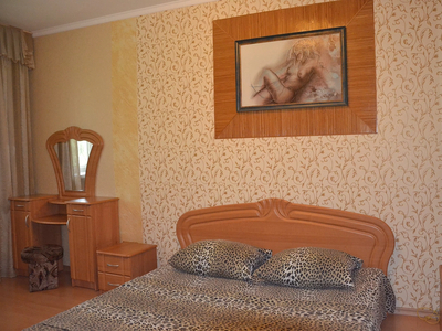 1-кімнатна квартира подобово у Херсоні, Суворовський район, пр-т Ушакова, 58 — 1000478374