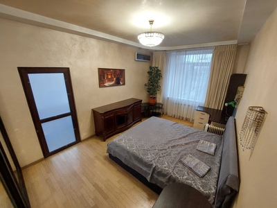 Оренда вишуканої 2-кімнатної квартири від власника біля Караваєвих Дач