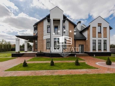 Продам двухэтажный дом в коттеджном городке «Днiпрова Хвиля»