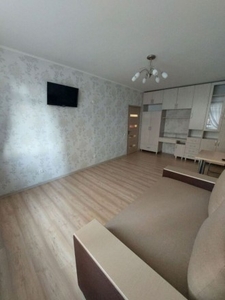 Предлагается 2-х комнатная квартира в ЖК Яскравом по улице Семьи Кульженков 35.