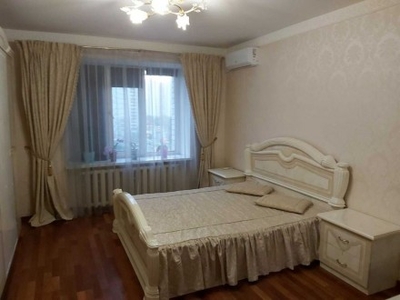 Сдаётся в долгосрочную аренду 3 к. квартира по улице Ахматовой 33 (Дарницкий район)