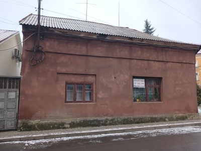 Продам будинок в центрі міста площа Корятовича