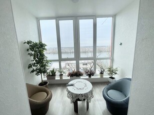 ОХАЙНА 2-кімнатна квартира-розпашонка з видом на озеро в Ірпені!