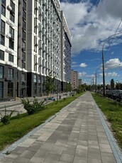 Севастопольська площа продається 2-х кімнатна квартира