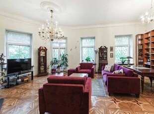 Продажа 4-комнатной квартиры 160 м², Льва Толстого ул., 23