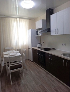 Долгосрочная аренда ухоженной двухкомнатной квартиры в Черноморске.