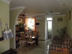 Продам 2 Ком. квартиру в Кирпичном доме возле Малиновского рынка.